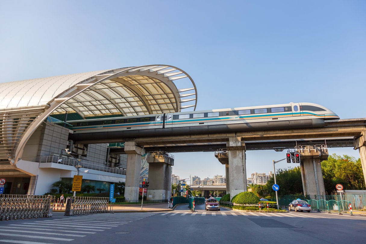 How does the maglev train work? 