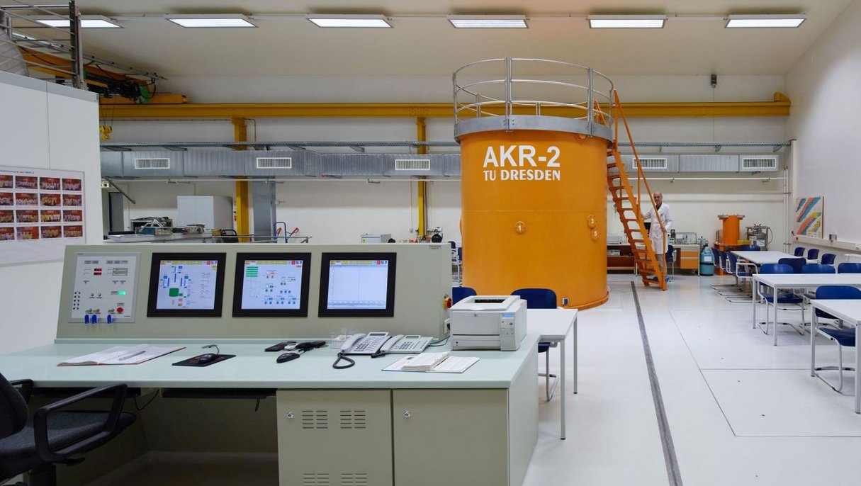 Der Ausbildungskernreaktor AKR-2 in  Lehre und Forschung
