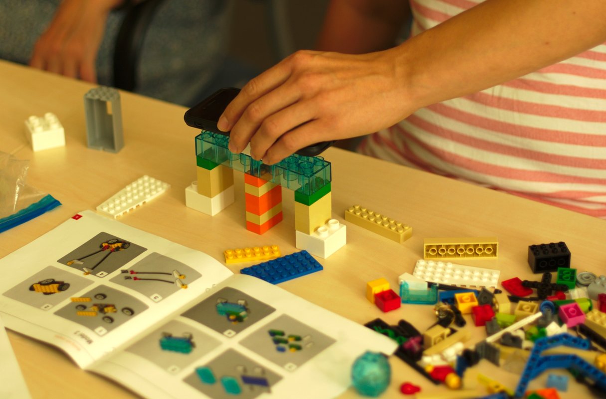 Entdecke die Macht der Steine: Wie partizipative Forschung mit Hilfe von LEGO® und Fotos  gelingt