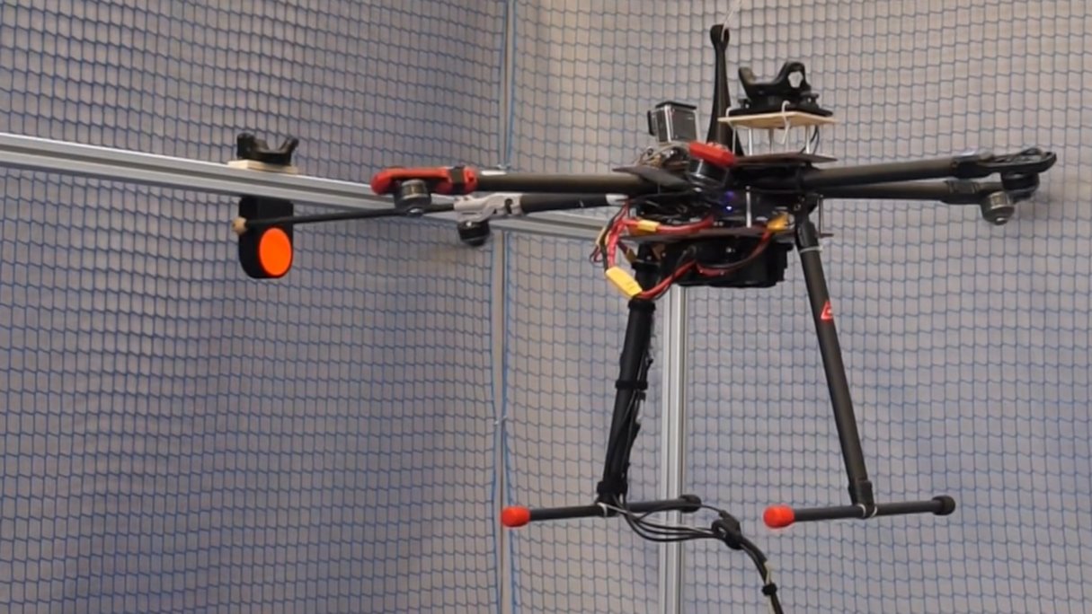"Aerial Manipulation" im Drohnenlabor