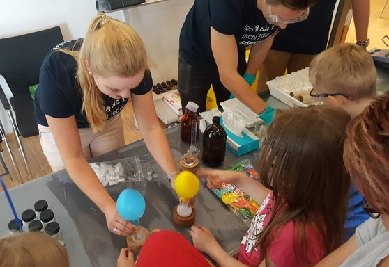 Do-it-yourself experiments for children